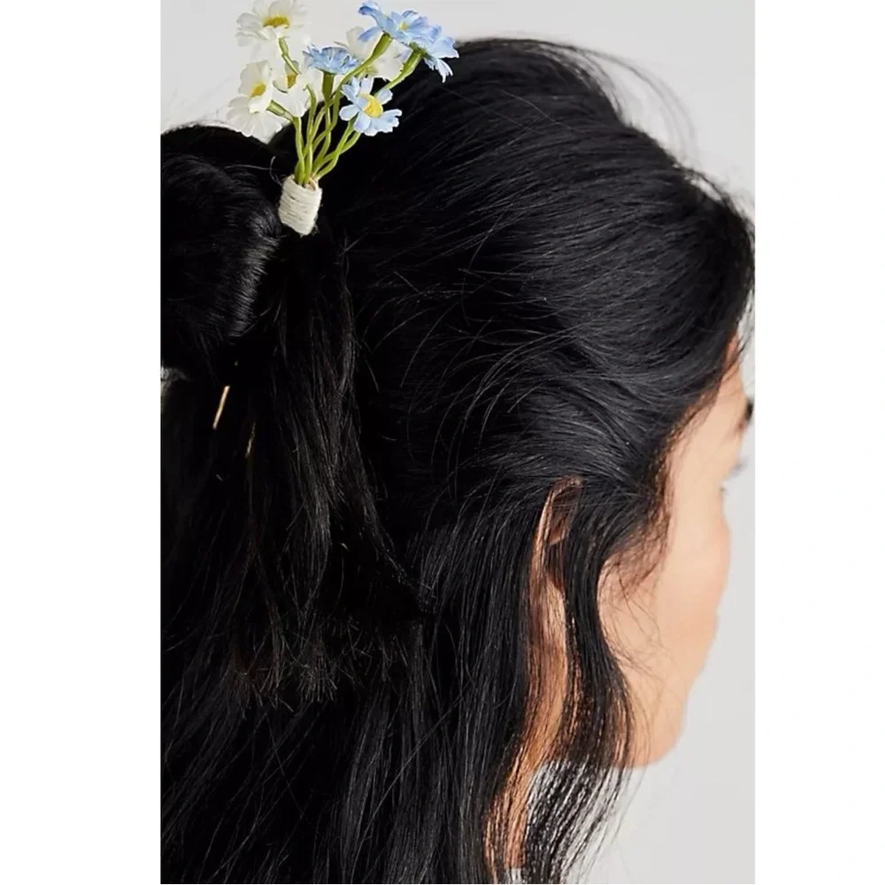 Free People Bohemian Retro 70s Flower Child Take It Eazy Daisy Bouquet Hair Pin